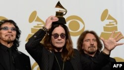 Тони Айоми, Ози Озбърн и Гийзър Бътлър на наградите "Грами" през 2014 г. в Лос Анджелис