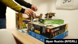 В центъра в „Оборище“ децата и тийнейджърите имат достъп до игри и други занимания.