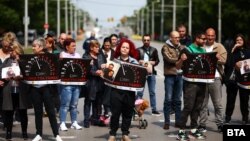 Национален протест, организиран от родители, загубили децата си вследствие на пътнотранспортни произшествия, се провежда на кръстовището на бул. "Сливница" и ул. "Русе" в София, 21 май 2023 г.