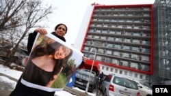 Майката на Даная - Ани Стоянова, на протест пред болница "Пирогов" на 22 януари 2024 г.