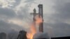 Космическият кораб Starship на SpaceX излита при третото си изстрелване от стартовата площадка на компанията близо до Браунсвил, Тексас, САЩ, 14 март 2024 г.