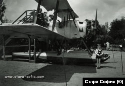 Кадър от сайта на Стара София на Княжеската градина по времето, когато се нарича "царската детска градина". Годината е неизвестна.