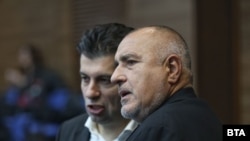 Съпредседателят на ПП-ДБ Кирил Петков и председателят на ГЕРБ Бойко Борисов