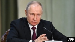 Контролирани от държавата фабрика за тролове подпомагат управлението на Владимир Путин