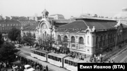 Площадът пред Централните софийски хали през 1985 г. 