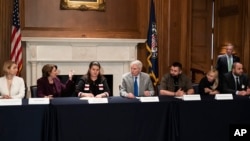 Рустем Умеров (най-вдясно) участва в украинска делегация в Конгреса на САЩ, 15 юни 2022 г.