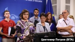 Корнелия Нинова, Ирена Анастасова и Владимир Шейтанов.