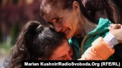 Непрекъснат обстрел и страх от повторна окупация. Как изглежда евакуацията на украинския град Вовчанск