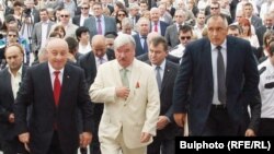 Георги Гергов, руският посланик Юрий Исаков (2008-2016) и Бойко Борисов. Снимката е от откриването на есенния панаир през септември 2011 година.