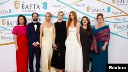 Продуцентите на филма се снимаха заедно със съпругата и дъщерята на Алексей Навални - Юлия и Дария (трета и четвърта от ляво надясно), които присъстваха на церемонията