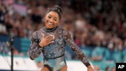 Симон Байлс в квалификациите на греда