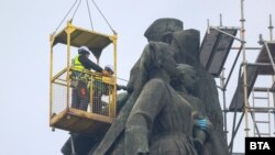 Фигурите се режат на парчета, 13 декември 2023 г.