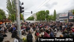 Стотиици хора се събраха на столичния булевард Сливница за да отдадат почит на загиналите Явор и Ани.