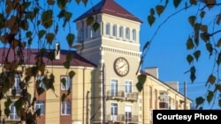 Така изглежда сградата с часовника преди да бъде бомбардирана от руските сили