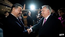 Си Цзинпин беше сърдечно посрещнат от унгарския премиер Виктор Орбан