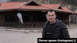 Цветомир Стефанов пред семейната пивоварна в Чипровци.