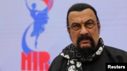 Стивън Сегал по време на конгреса