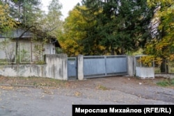 Имотът в Панчарево изглежда необитаем от години.