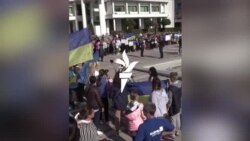 Три майки, три истории и поне три неизвестни
