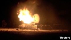 Американски военни нанесоха удари по пристанището за гориво Рас Иса в Йемен.