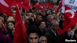 Втори ден. Хиляди излязоха на протест срещу присъдата на кмета на Истанбул