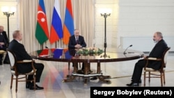 Владимир Путин с президента на Азербайджан Илхам Алиев и премиера на Армения Никол Пашинян