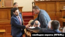 Решението на Кирил Симеонов беше приветствано от депутатите на "Продължаваме промяната", БСП и "Демократична България"