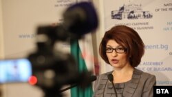 Десислава Атанасова от ГЕРБ съобщи, че вотът е внесен в сряда в Народното събрание. 