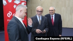 Писателят Захари Карабашлиев беше водещ на събитието, а Веселин Методиев представи книгата на Иван Костов