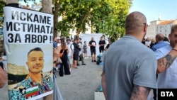 Вече няколко дни не стихват протестите във Варна заради смъртта на 36-годишния Явор Георгиев, който загина, след като беше арестуван от двама полицаи в нощта срещу 7 юни.