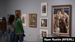 Вдясно - "Петкан и Цена" на Вера Лукова, 30-те/40-те години на ХХ в., маслени бои върху шперплат.