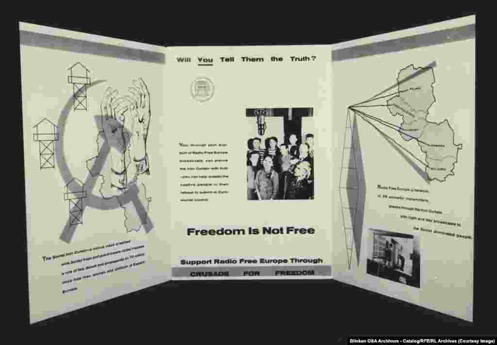 Брошура, която призовава за дарения в полза на RFE.Част от финансирането на RFE идва от дарения, но основната част е тайно финансирана от ЦРУ. Тази уловка позволява на радиото да работи с „с голи юмруци и здрави удари“, освободено от някои предразсъдъци, свързани с медиите, които открито са финансирани от правителства.
