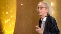 15 септември 2010, Берлин. Кристо получава наградата Goldene Henne за цялостно творчество.