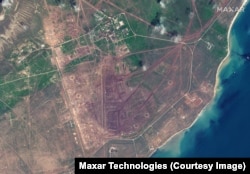 Руски военна техника в района на тренировъчния полигон на Опук на брега на Черно море на Крим.