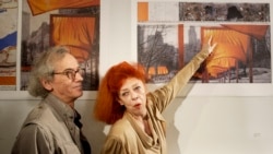 22.11.2004 г. Кристо и Жан-Клод представят проекта си "Портите" в Сентръл парк в Ню Йорк. Той включва изграждането на 7500 порти в златисто-оранжев цвят над пешеходните алеи на парка.