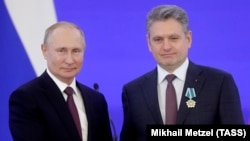 Николай Малинов по време на награждаването си от руския президент Владимир Путин миналата година в Москва, след което САЩ наложиха санкция на пусналия го зад граница съдия Андон Миталов