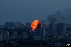 Експлозия, предизвикана от въздушна атака на руските сили над Киев, 6 юни 2025 г.