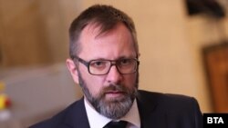 Шефът на АПИ Йордан Вълчев на правителственото заседание, посветено на пътната безопасност, 8 април 2025 г.
