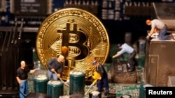 Русия и Иран забраниха използването на криптовалути на териториите си, но сега се опитват да използват дигиталните валути, за да заобиколят санкциите, които западът им наложи.