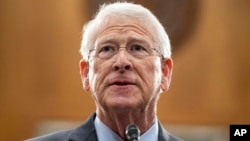 Сенатор Роджър Уикър от Републиканската партия