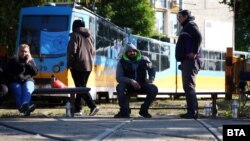 Служители на наземния градски транспорт в София протестират пред трамвайно депо "Банишора"