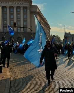 Адай Атаман по време на митинга, свикан от Делян Пеевски през ноември в София