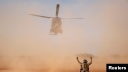 Започнало е разследването на инцидента, при който два френски хеликоптера се сблъскаха в Северен Мали