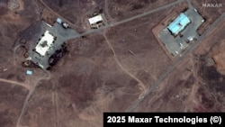 Сгради, повредени от израелски удари по военен обект в Бид Канех, в северозападен Иран