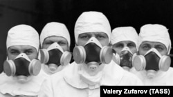 С малко или никаква екипировка ликвидаторите получават тежката задача да ограничат последсвията от експлозията в Чернобил