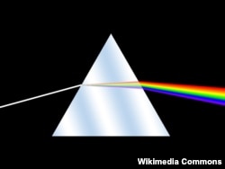 Корицата на албума "The Dark Side of the Moon" на Pink Floyd, 1973