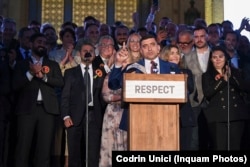 Джордже Симион прави изявление след края на изборния ден.