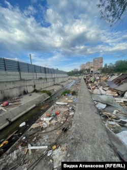 Река Суходолска, около която е разположена ромската махала в кв. "Захарна фабрика", 22 април 2025 г.