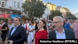 Председателят на ПП Асен Василев и бившият премиер Николай Денков участваха в шествието, 18 юли 2025 г.