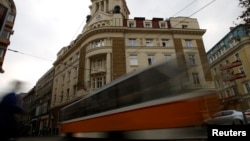 През 2014 г. пред офисите на КТБ се извиха опашки от хора, които искаха да изтеглят спестяванията си.